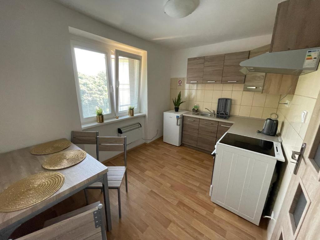 Apartmany - Skolni Chomutov Luaran gambar